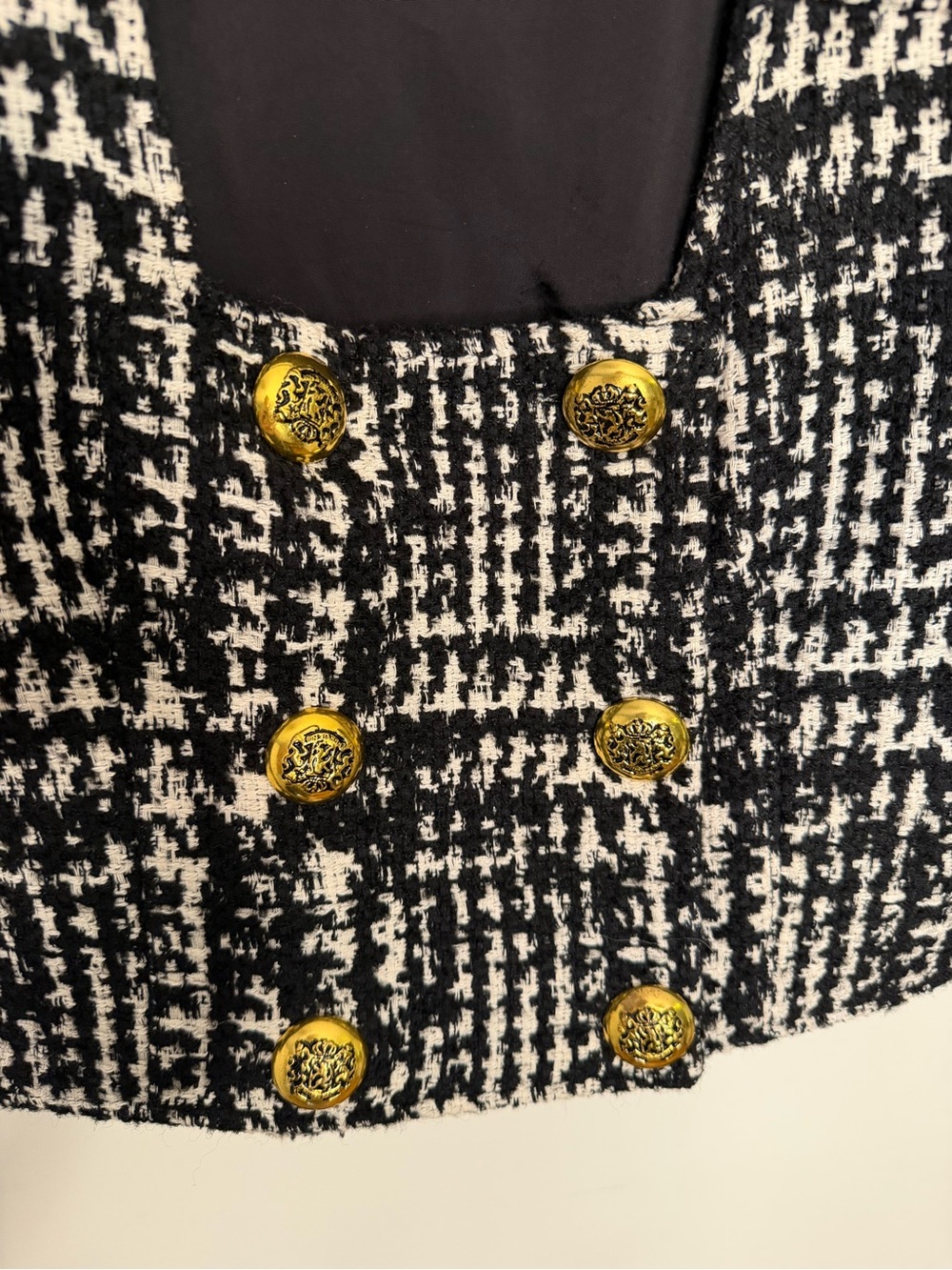 Smythe Black and White Cropped Tweed Blazer with Gold Buttons - Picture 3 of 4